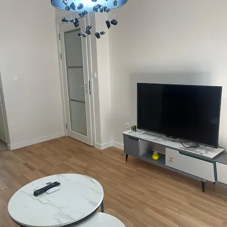 Апартаменти Alex 2210 *