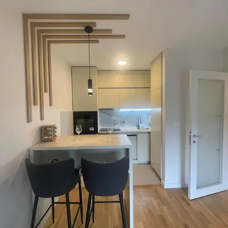 Alex 2210 Apartment